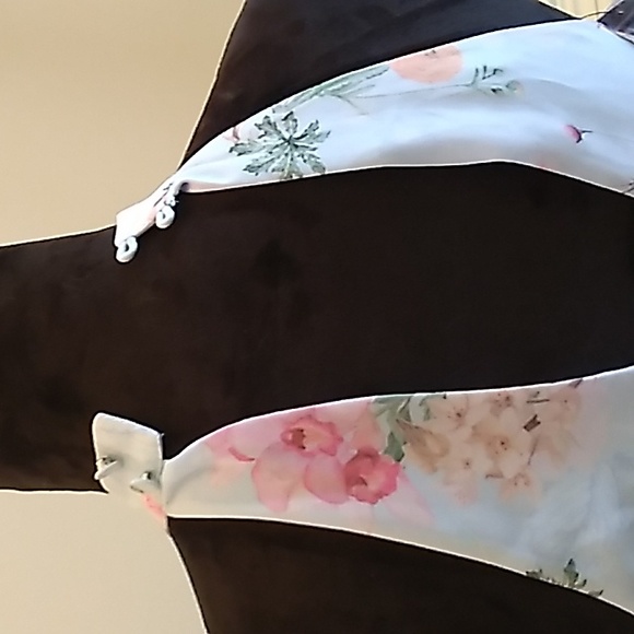 NWT Express Gorgeous Spring Dress - Picture 3 of 3